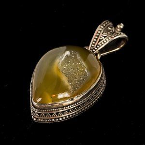 NWOT Agate Druzy pendant